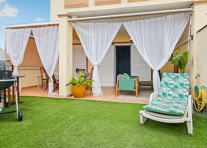 Sunny Garden 1 Bedroom Apartment Arona